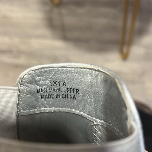 Mod Cloth Silver Heeled Ankle Boots - Picture 9 of 11